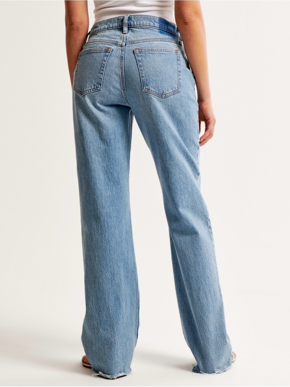 Abercrombie The Baggy Low Rise Jeans Light Wash Raw Hem Size 25 - Picture 3 of 9